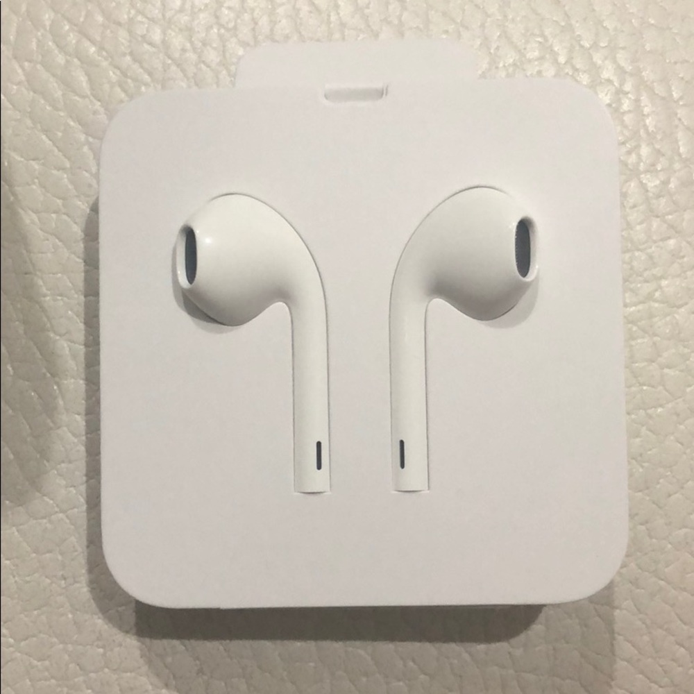 Brand New IPhone Earphones W/ lightning connector